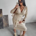 Sukienka sweterkowa ALETTA OLAVOGA beżowa