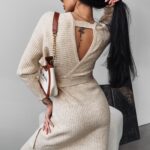 Sukienka sweterkowa ALETTA OLAVOGA beżowa