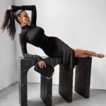 Sukienka midi dopasowana SISI OLAVOGA czarna