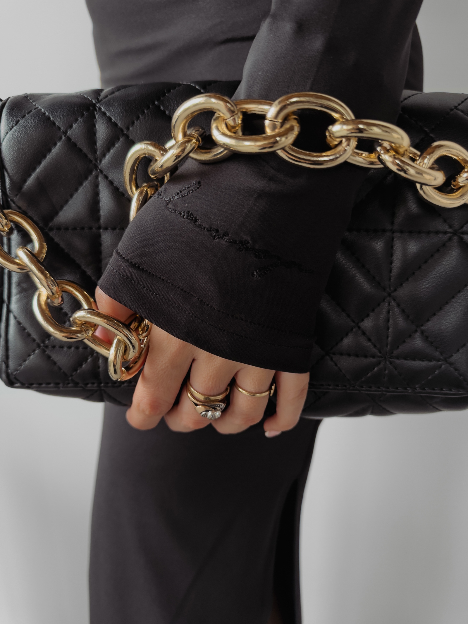 Sukienka midi dopasowana SISI OLAVOGA czarna