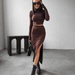 Sukienka midi dopasowana SISI OLAVOGA brązowa