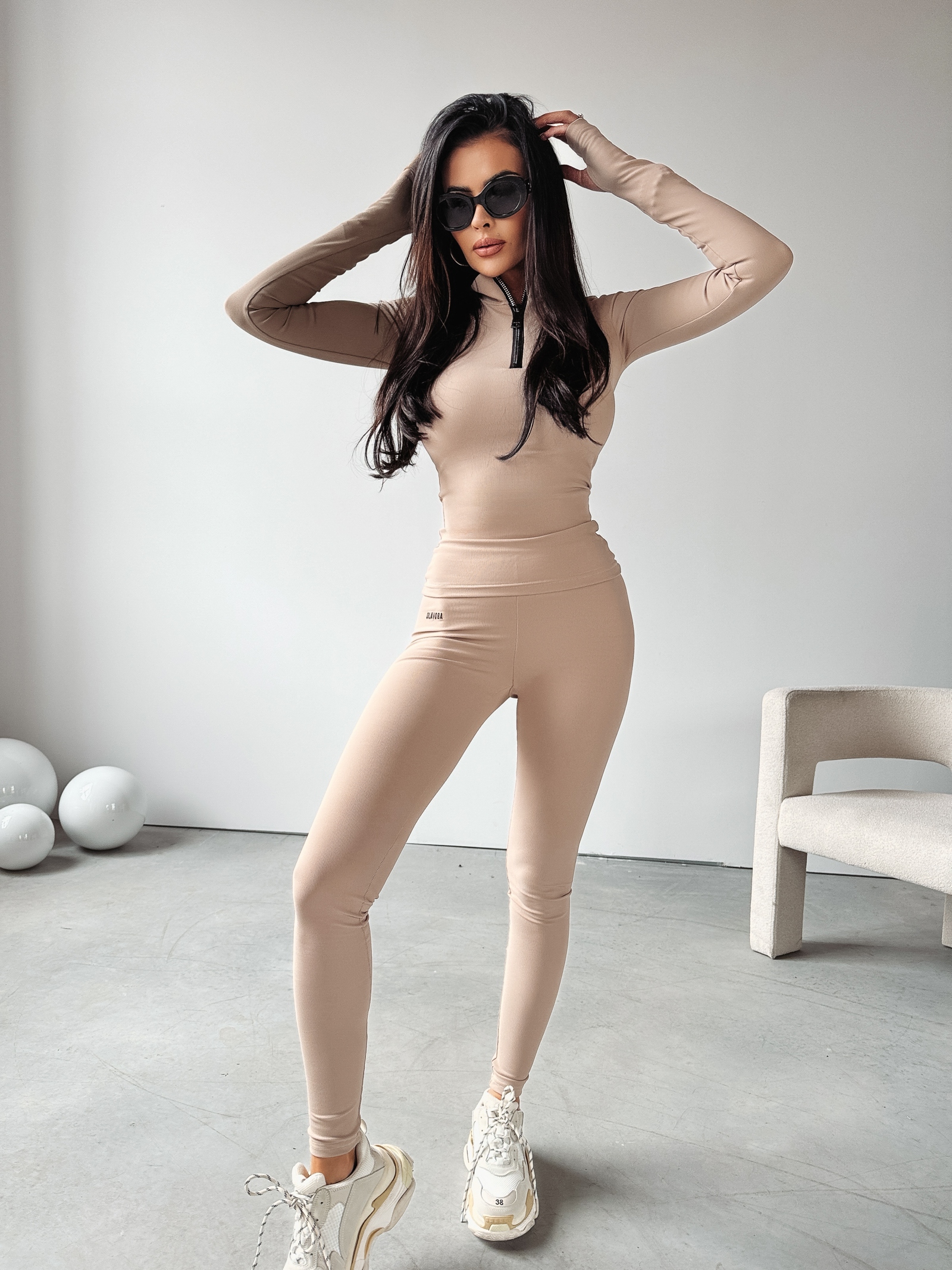 Komplet dopasowany elastyczny TULA OLAVOGA beżowy