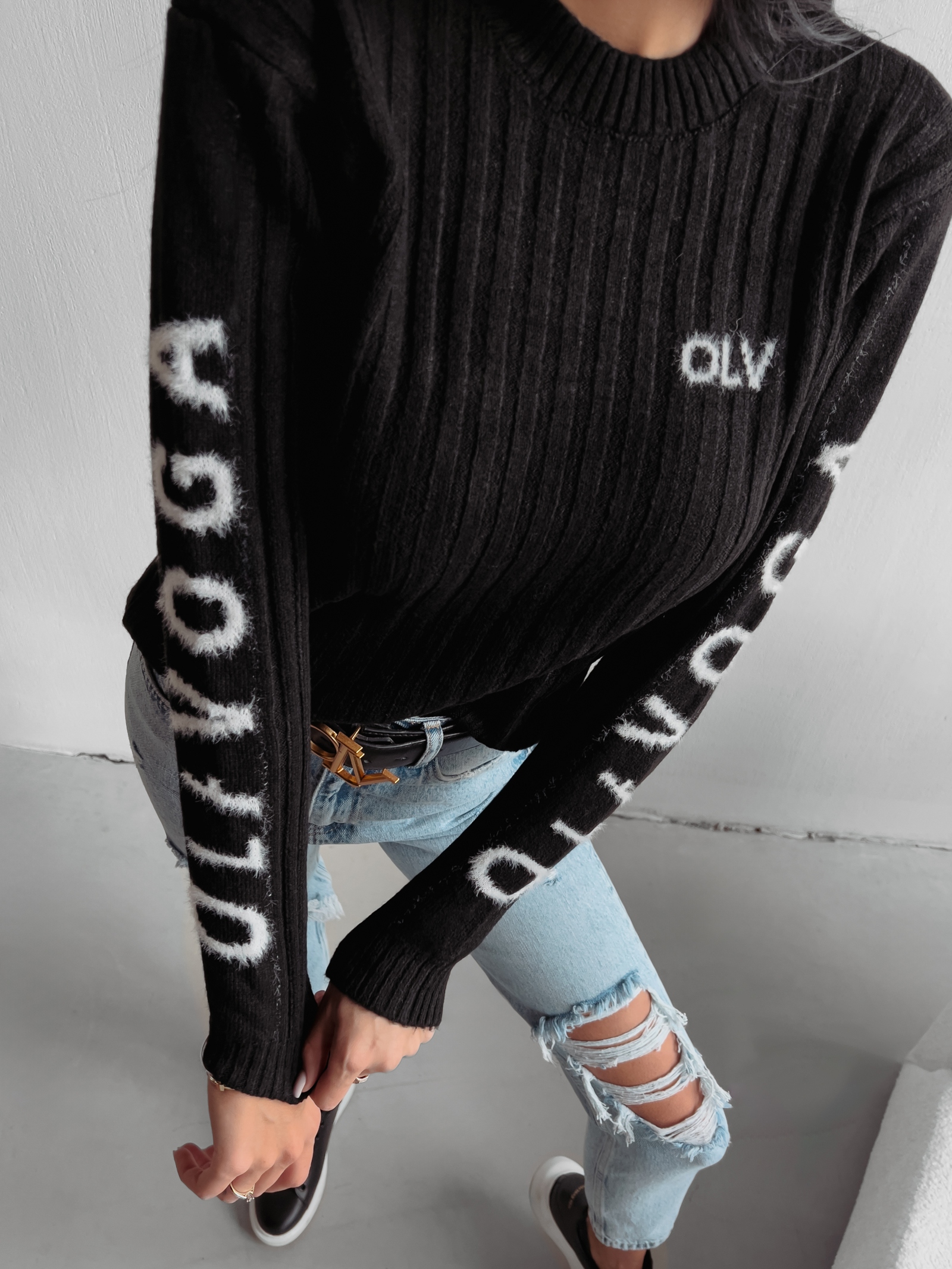 Sweter logowany MILLY OLAVOGA czarny