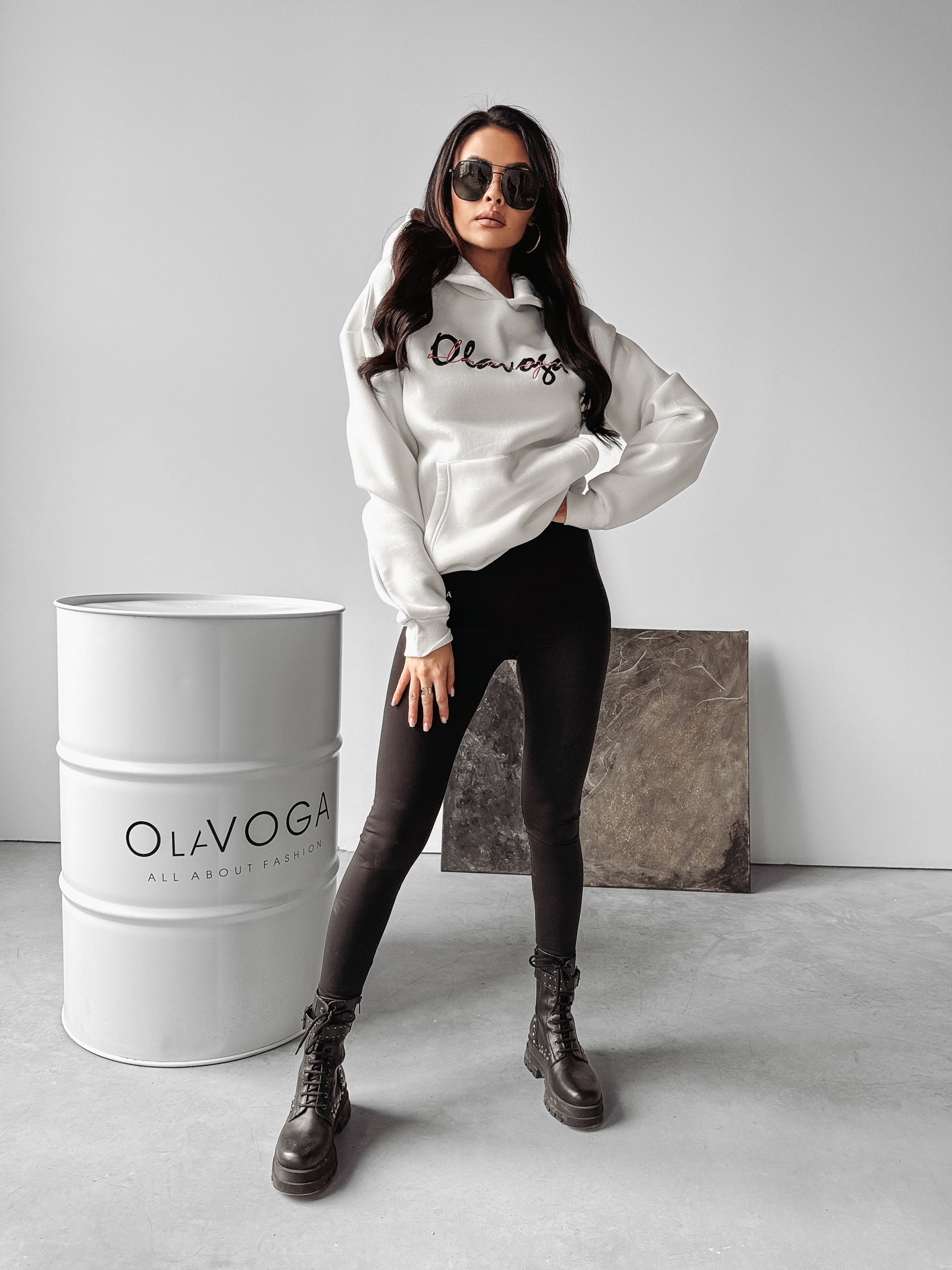 Bluza kangurka z nadrukiem MAL OLAVOGA ecru Bluza kangurka z nadrukiem MAL OLAVOGA ecru