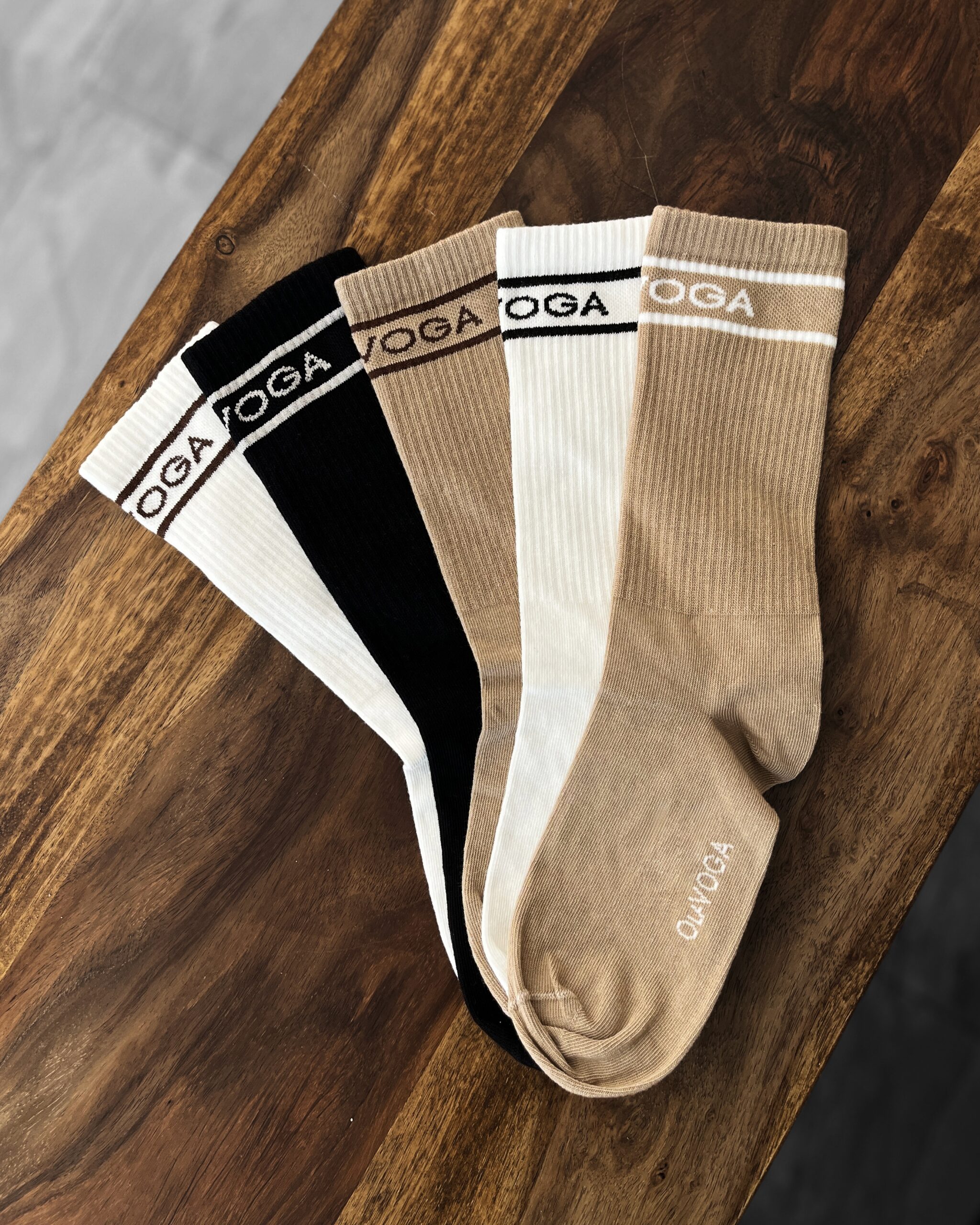 Skarpetki damskie za kostkę DAGITI OLAVOGA ecru-brąz