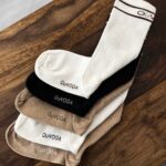 Skarpetki damskie za kostkę DAGITI OLAVOGA ecru-czarne