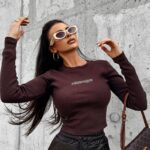 Bluzka dopasowana basic ONLY OLAVOGA brązowa