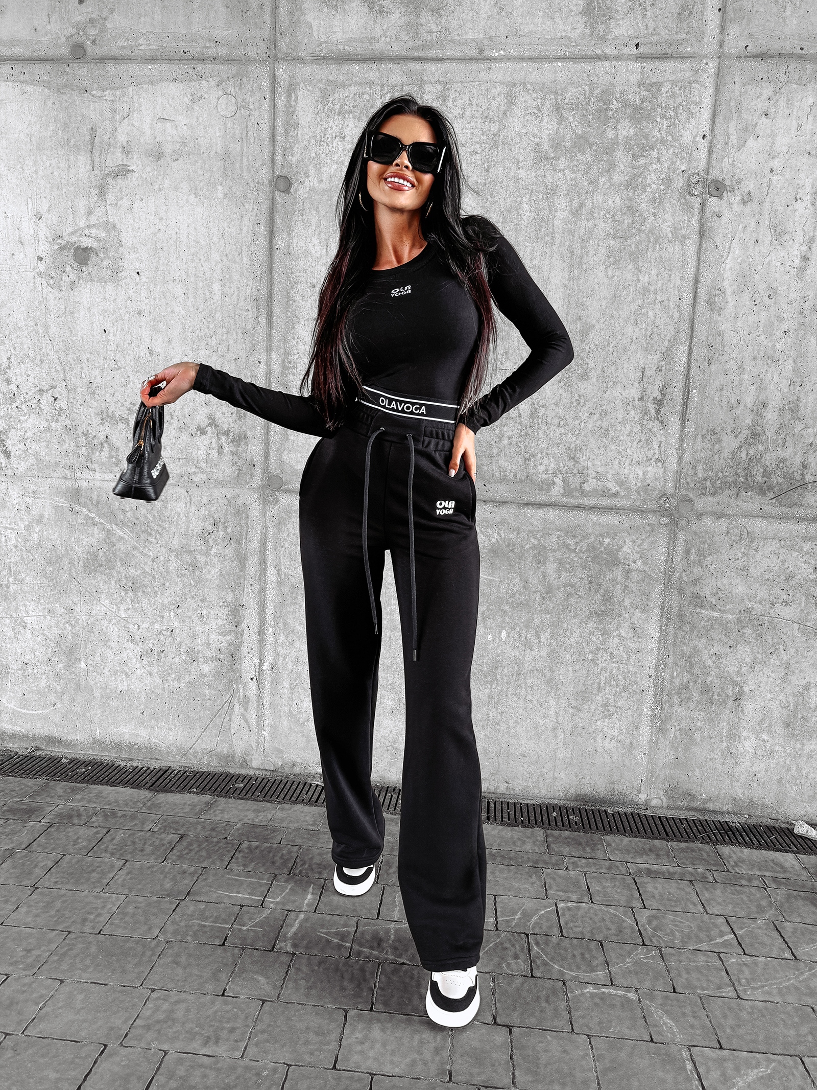 Bluzka z długim rękawem KAMIRA OLAVOGA czarna Bluzka z długim rękawem KAMIRA OLAVOGA czarna