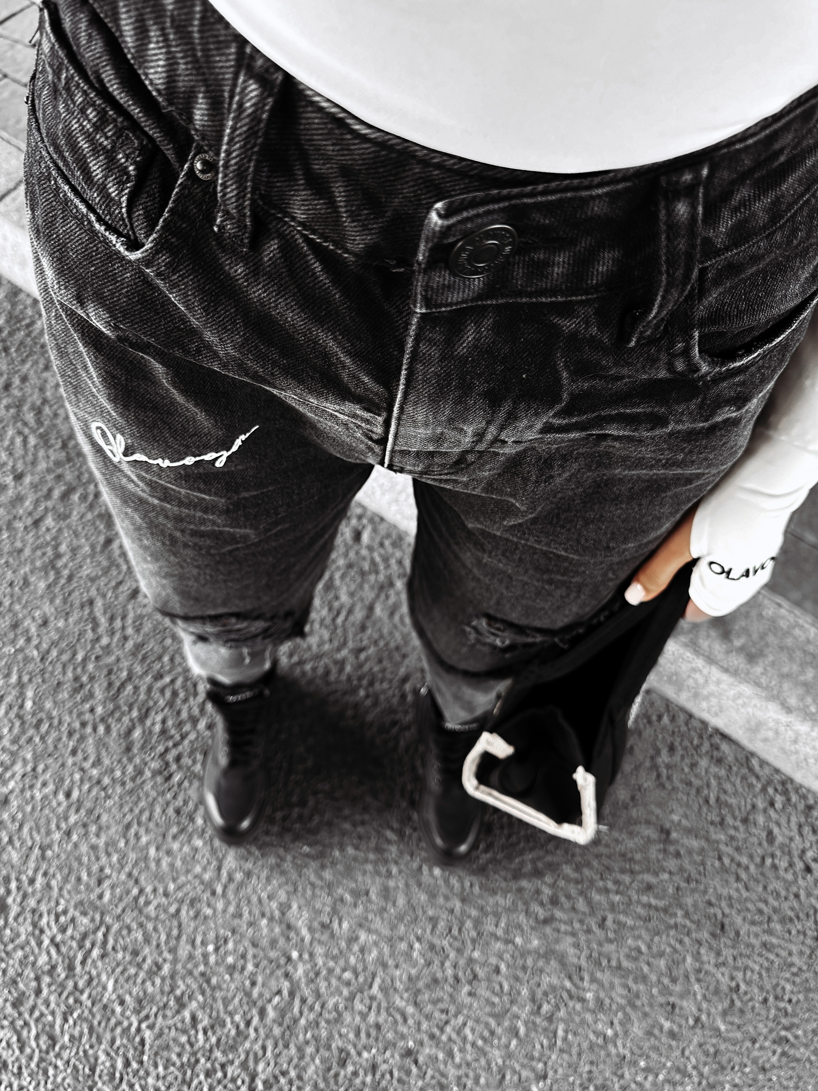 Spodnie jeansowe z przetarciami TYPER OLAVOGA ciemnoszare