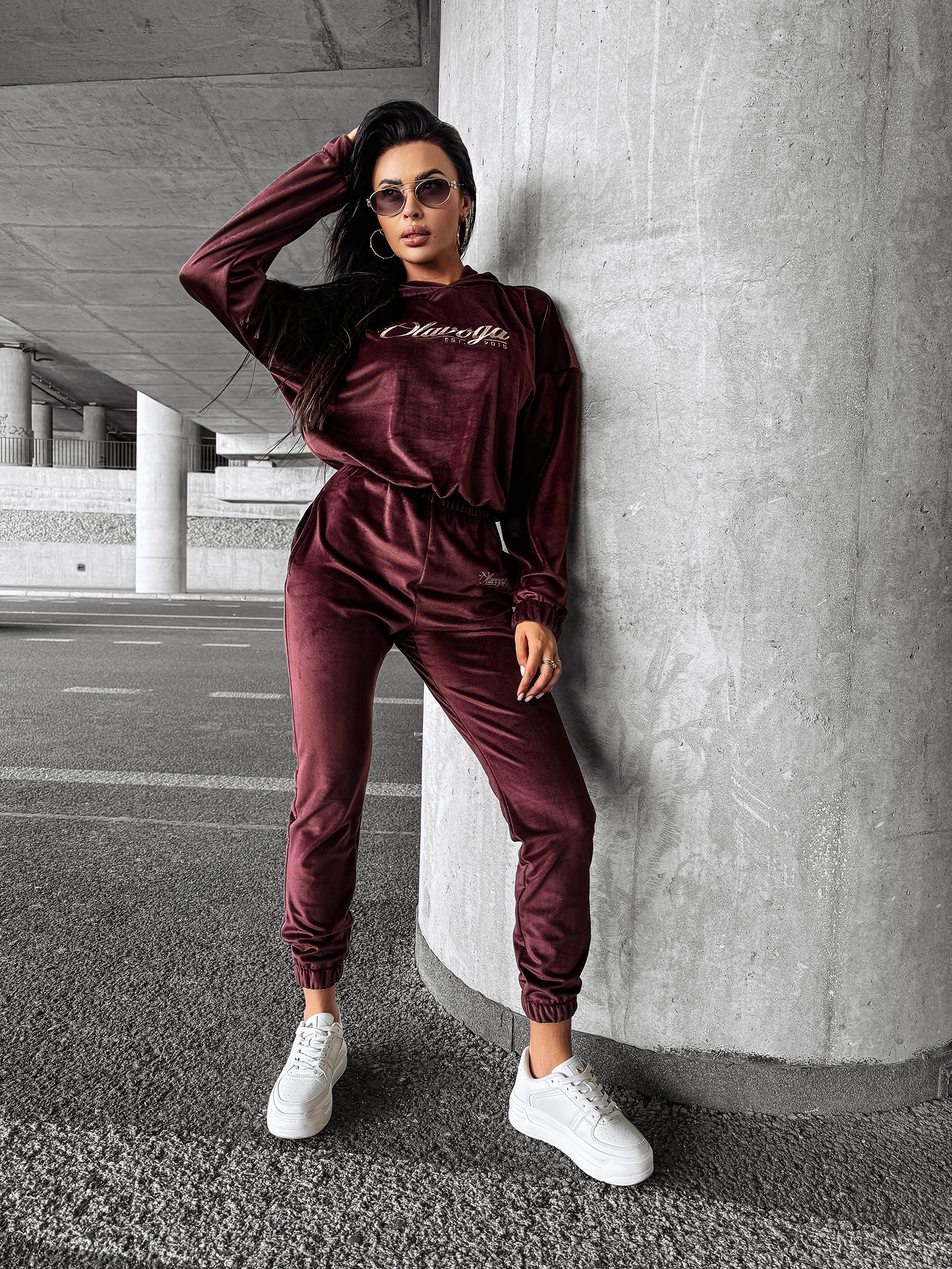 Dres damski welurowy VERA OLAVOGA brązowy