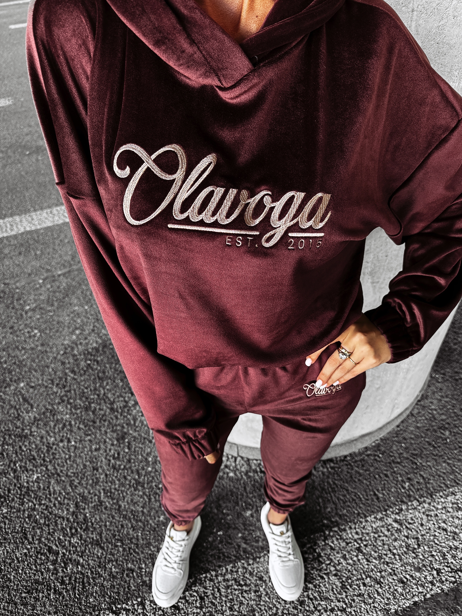 Dres damski welurowy VERA OLAVOGA brązowy