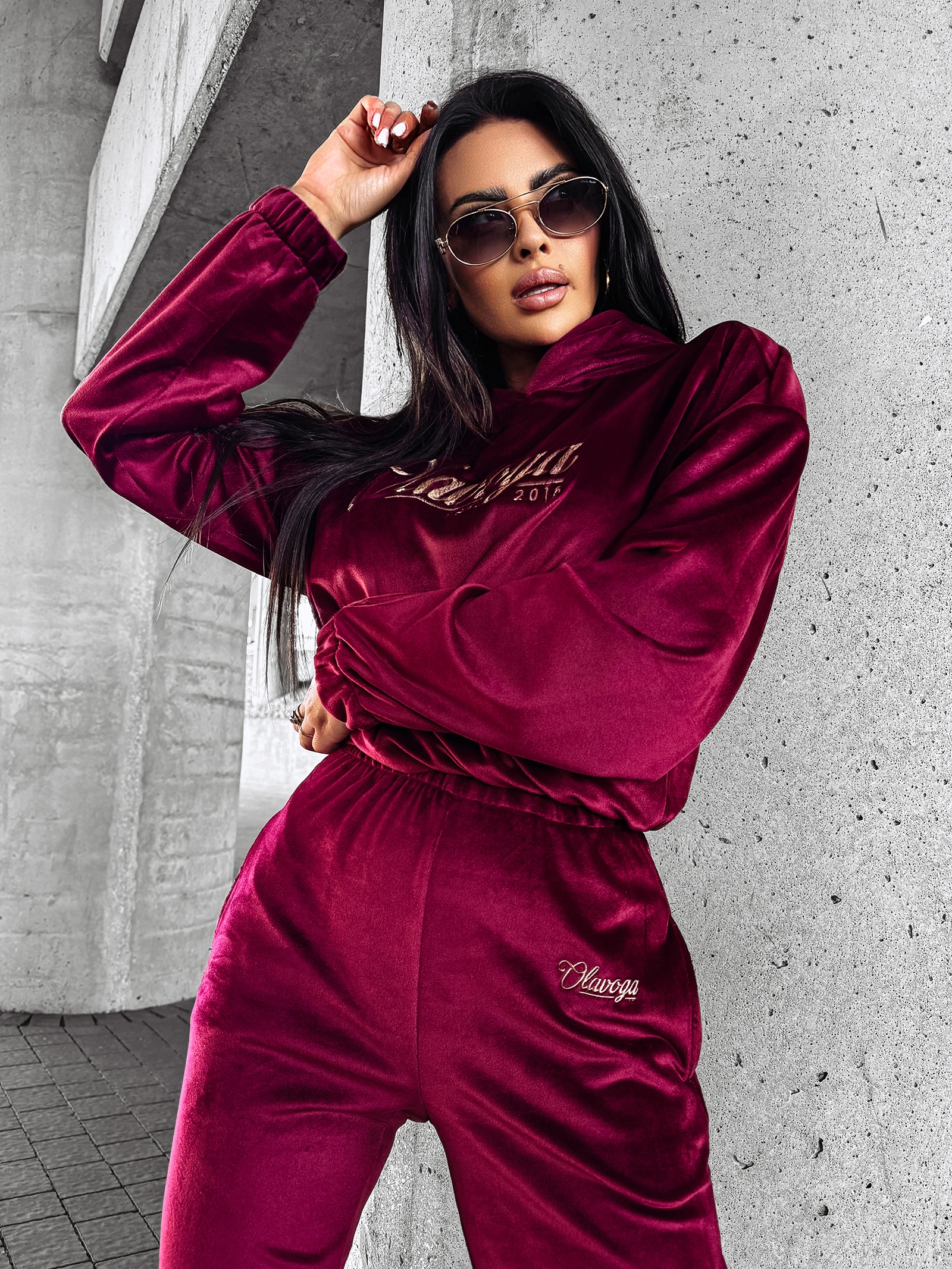 Dres damski welurowy VERA OLAVOGA bordowy