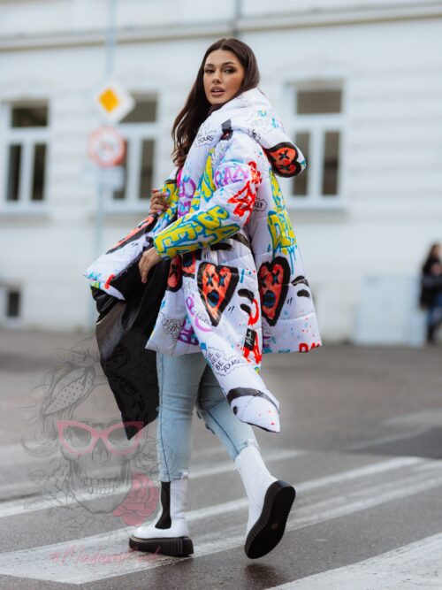 Płaszcz asymetryczny MC BeFree biały w graffiti