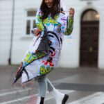 Płaszcz asymetryczny MC BeFree biały w graffiti