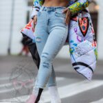 Płaszcz asymetryczny MC BeFree biały w graffiti