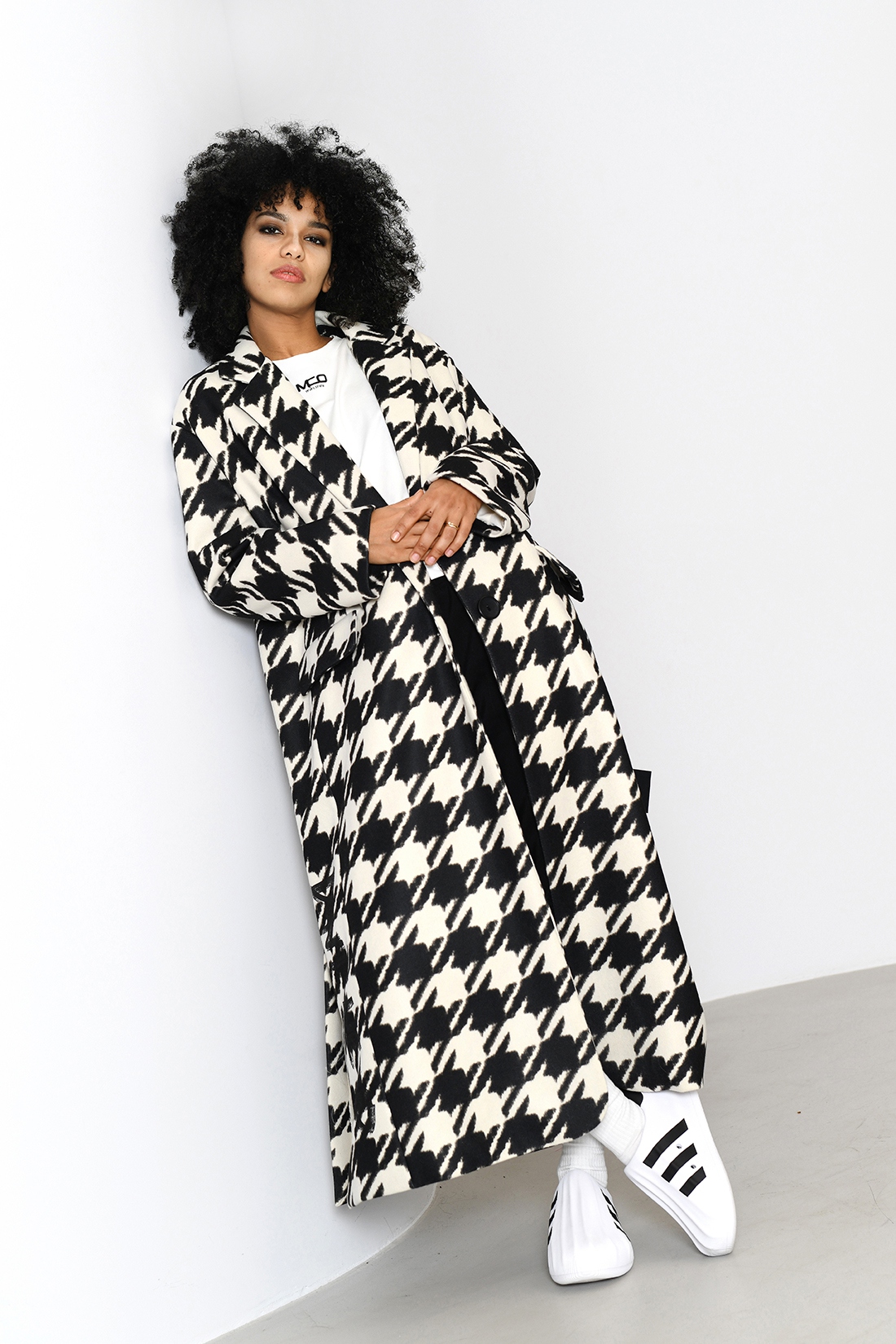 Płaszcz oversize MC ROMB w pepitkę czarno-biały Płaszcz oversize MC ROMB w pepitkę czarno-biały