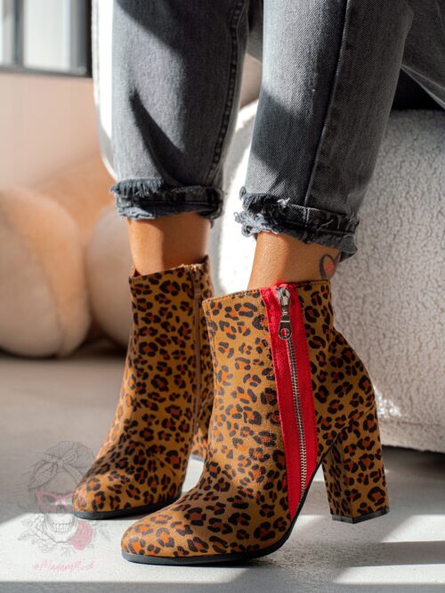 Botki na słupku Madam RedZip panterka
