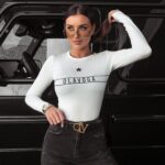 Bluzka dopasowana logowana Lotis Ola Voga ecru