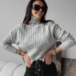 Sweter dzianinowy z wycięciem ASHLEY OLAVOGA szary