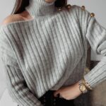 Sweter dzianinowy z wycięciem ASHLEY OLAVOGA szary