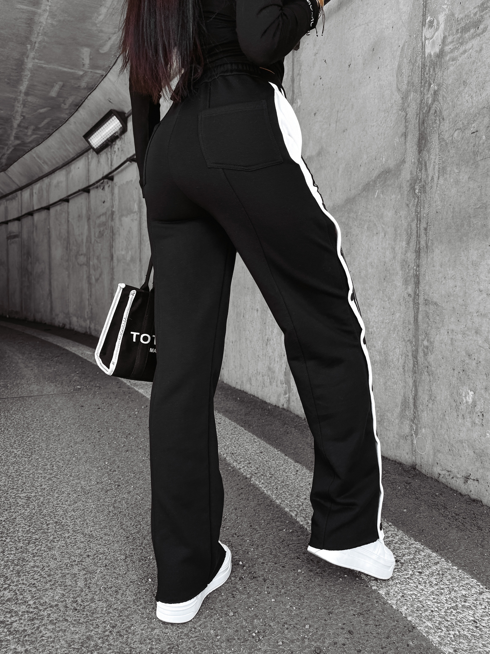 Spodnie z lampasami CLYDE OLAVOGA czarne Spodnie z lampasami CLYDE OLAVOGA czarne