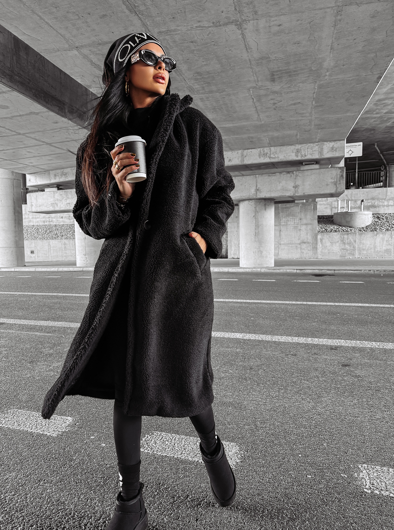 Płaszcz pluszowy SIPI OLAVOGA czarny