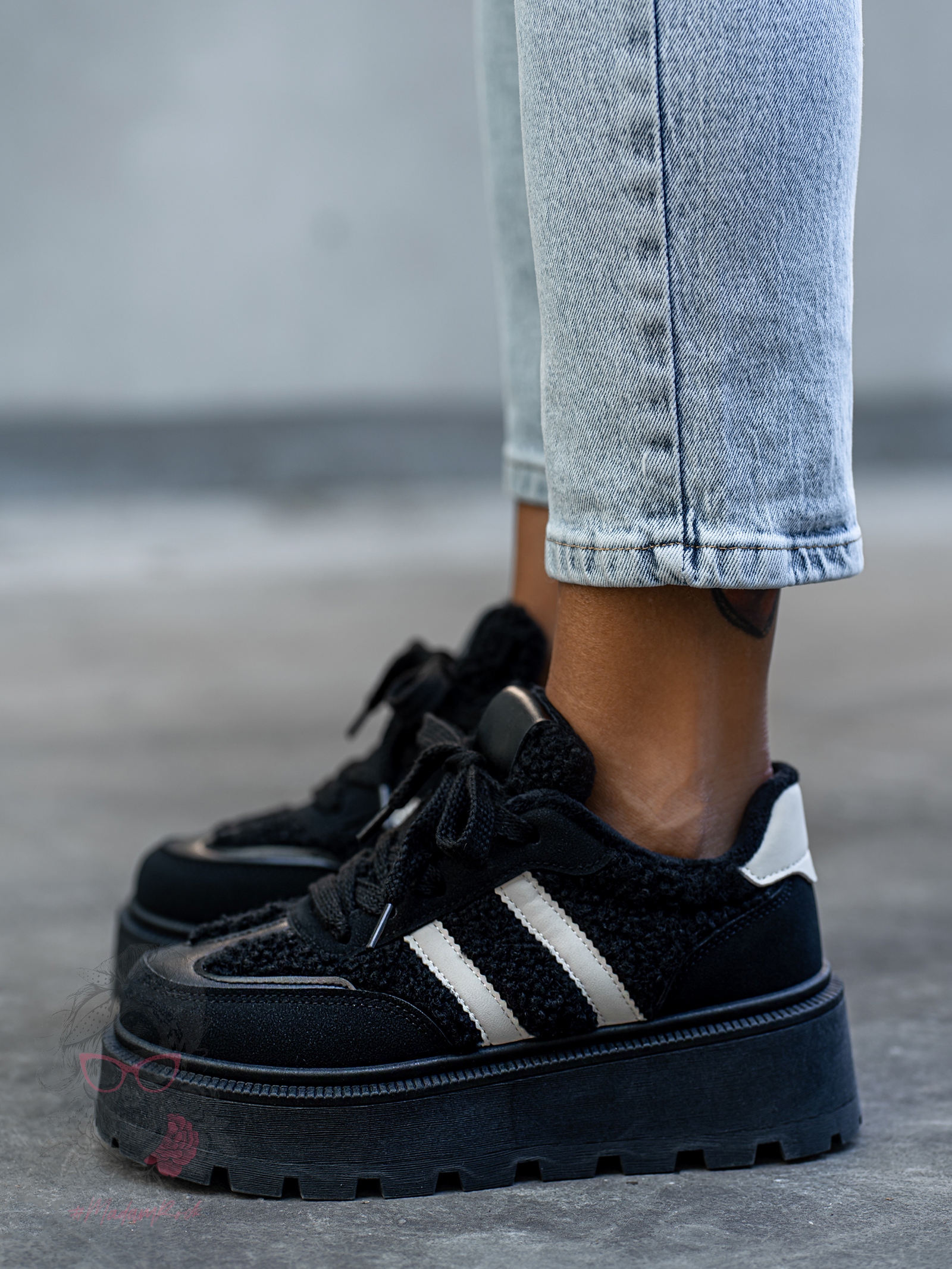 Buty sportowe z barankiem Madam Messo czarne