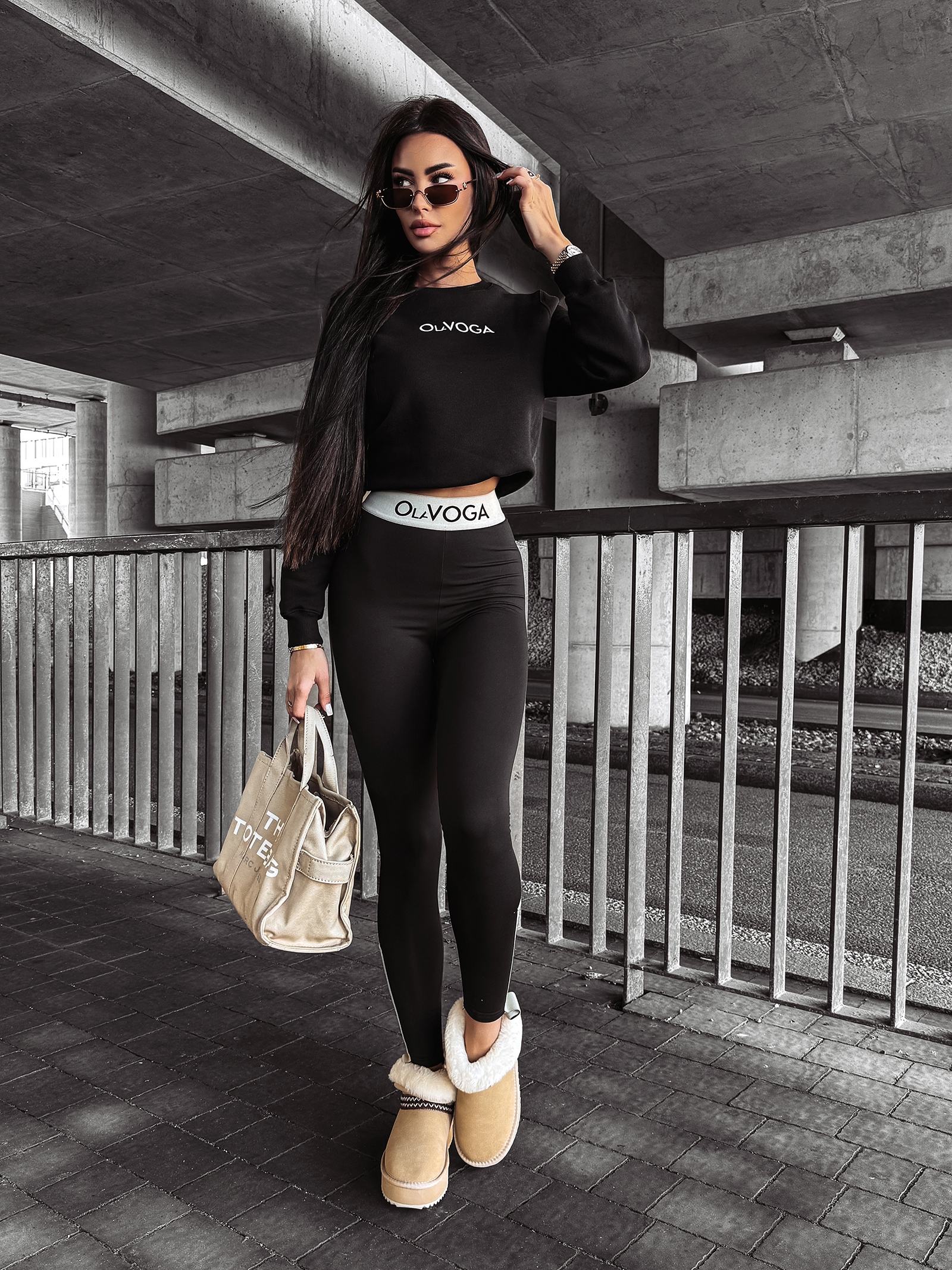 Bluza dopasowana ILINOIS OLAVOGA czarna