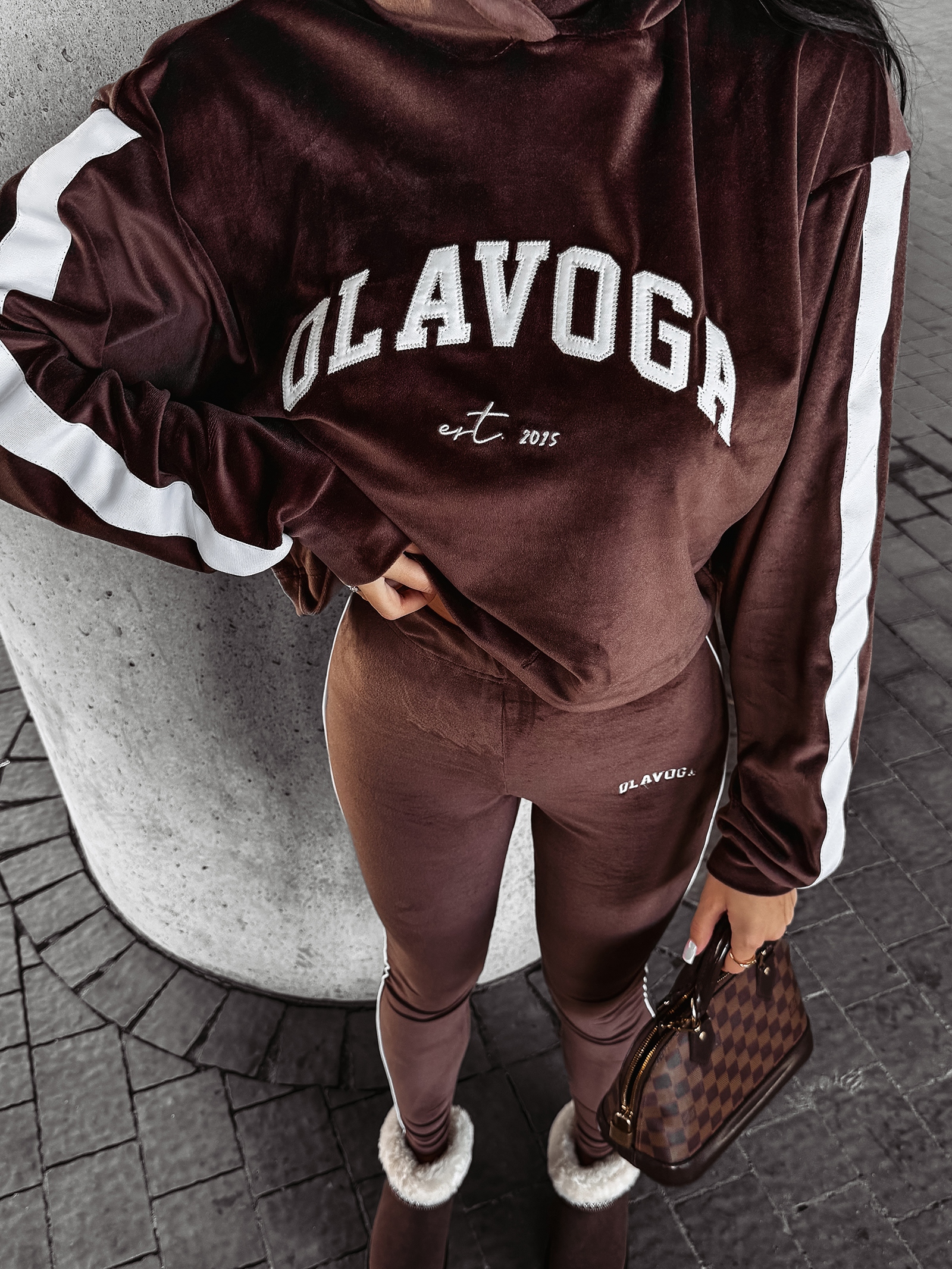 Komplet welurowy HANA OLAVOGA brązowy Komplet welurowy HANA OLAVOGA brązowy