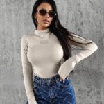 Bluzka basic dopasowana SELMA OLAVOGA beżowa