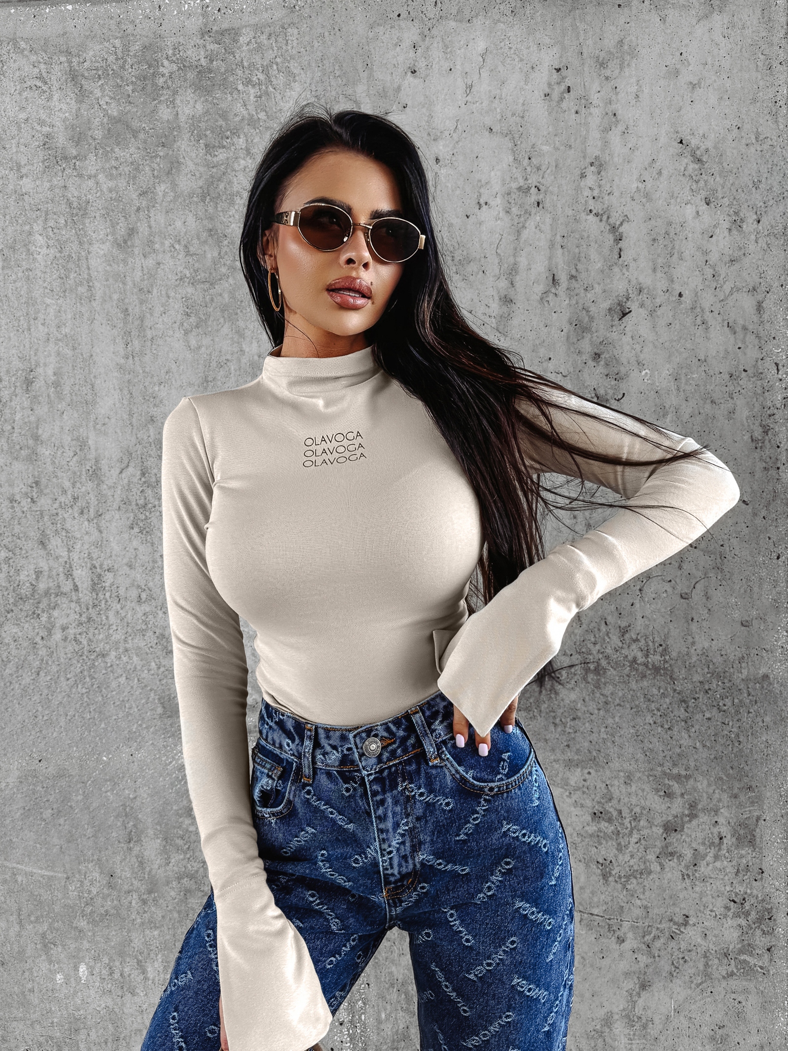 Bluzka basic dopasowana SELMA OLAVOGA beżowa Bluzka basic dopasowana SELMA OLAVOGA beżowa