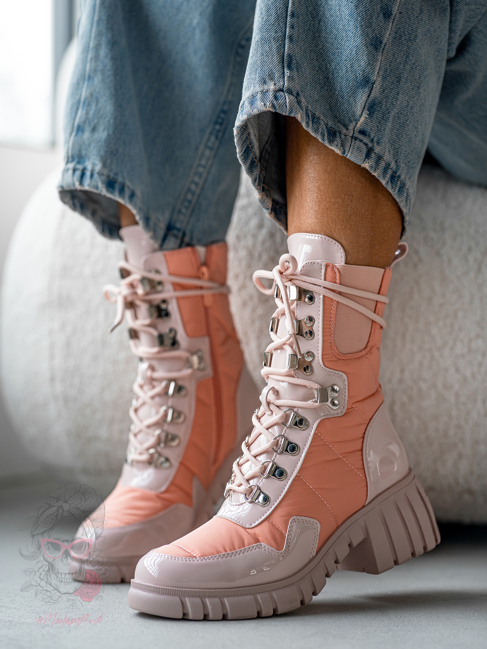 Trapery lakierowane Rock Cocoon pudrowy