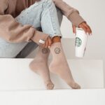 Skarpetki damskie z nadrukiem z emoji SMILE beżowe