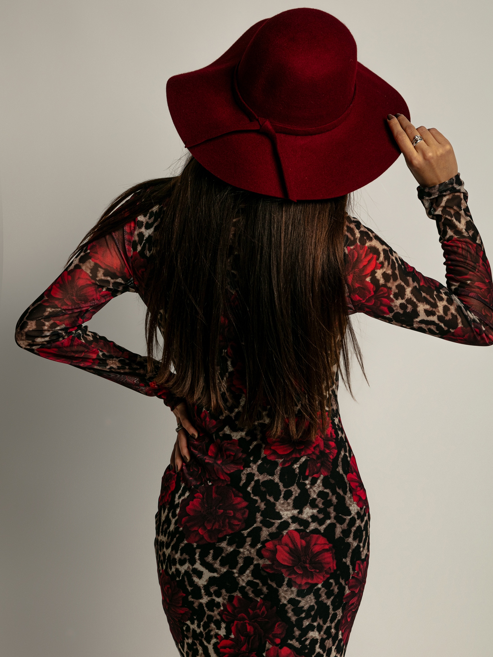 Kapelusz flauszowy ze wstążką Dewo bordo