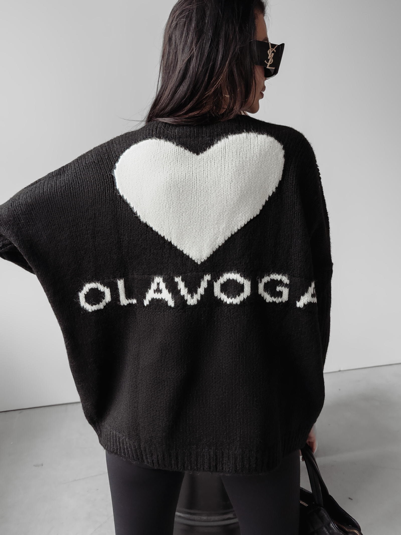 Sweter damski oversize serce Ella Ola Voga czarny