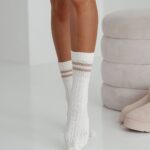 Skarpetki plecione w warkocz ecru