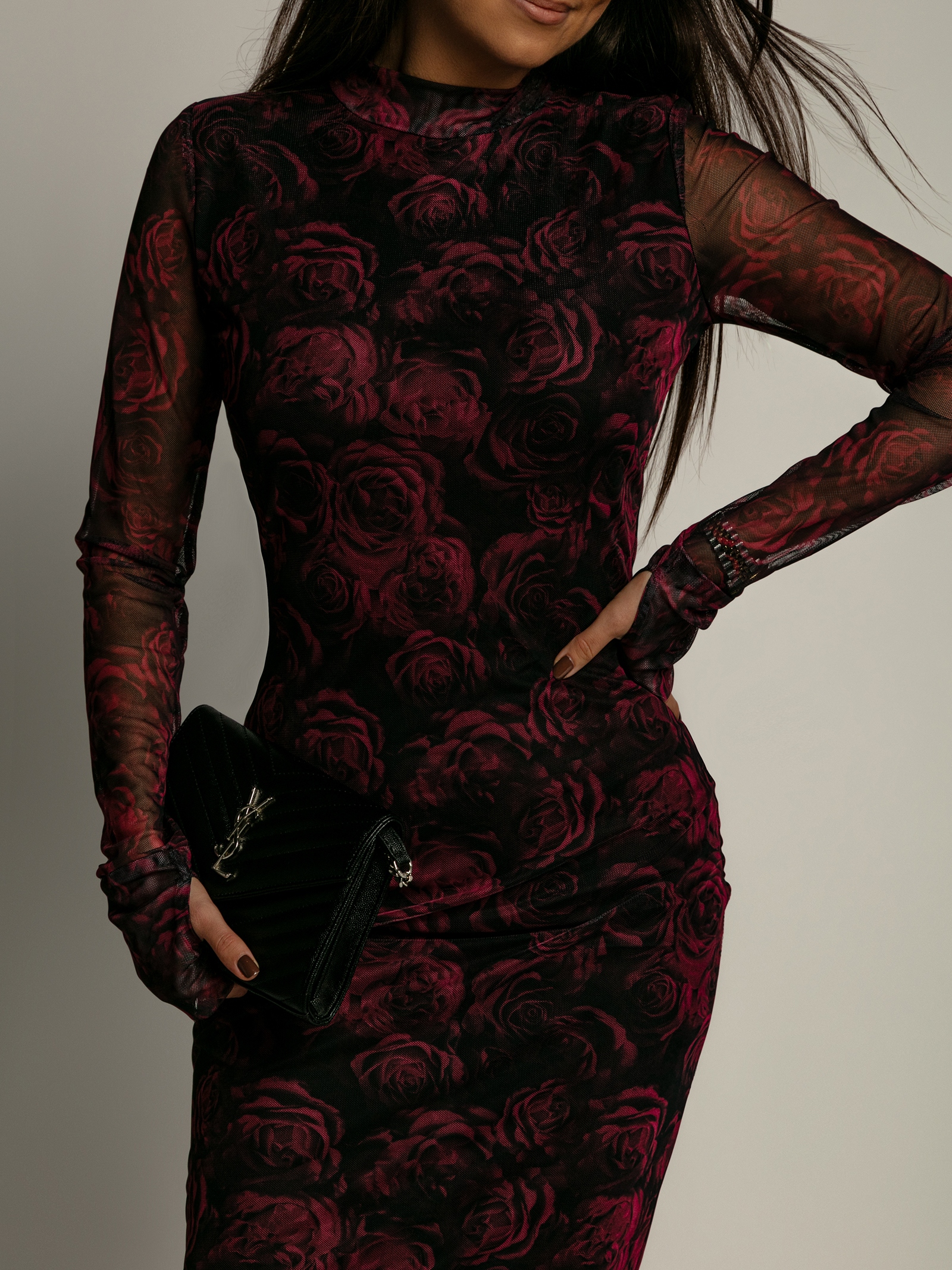 Sukienka z siatki NB Cese czarna w róże bordowe