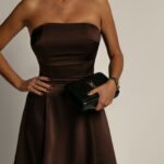 Sukienka satynowa NB Emilly brązowa