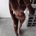 Komplet welurowy BRASKA OLAVOGA brązowy