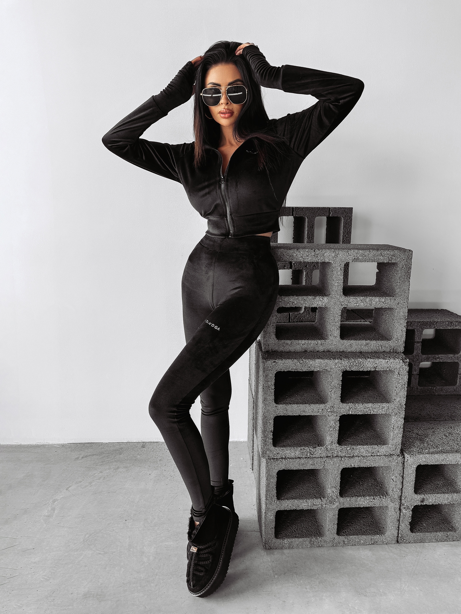 Komplet welurowy BRASKA OLAVOGA czarny