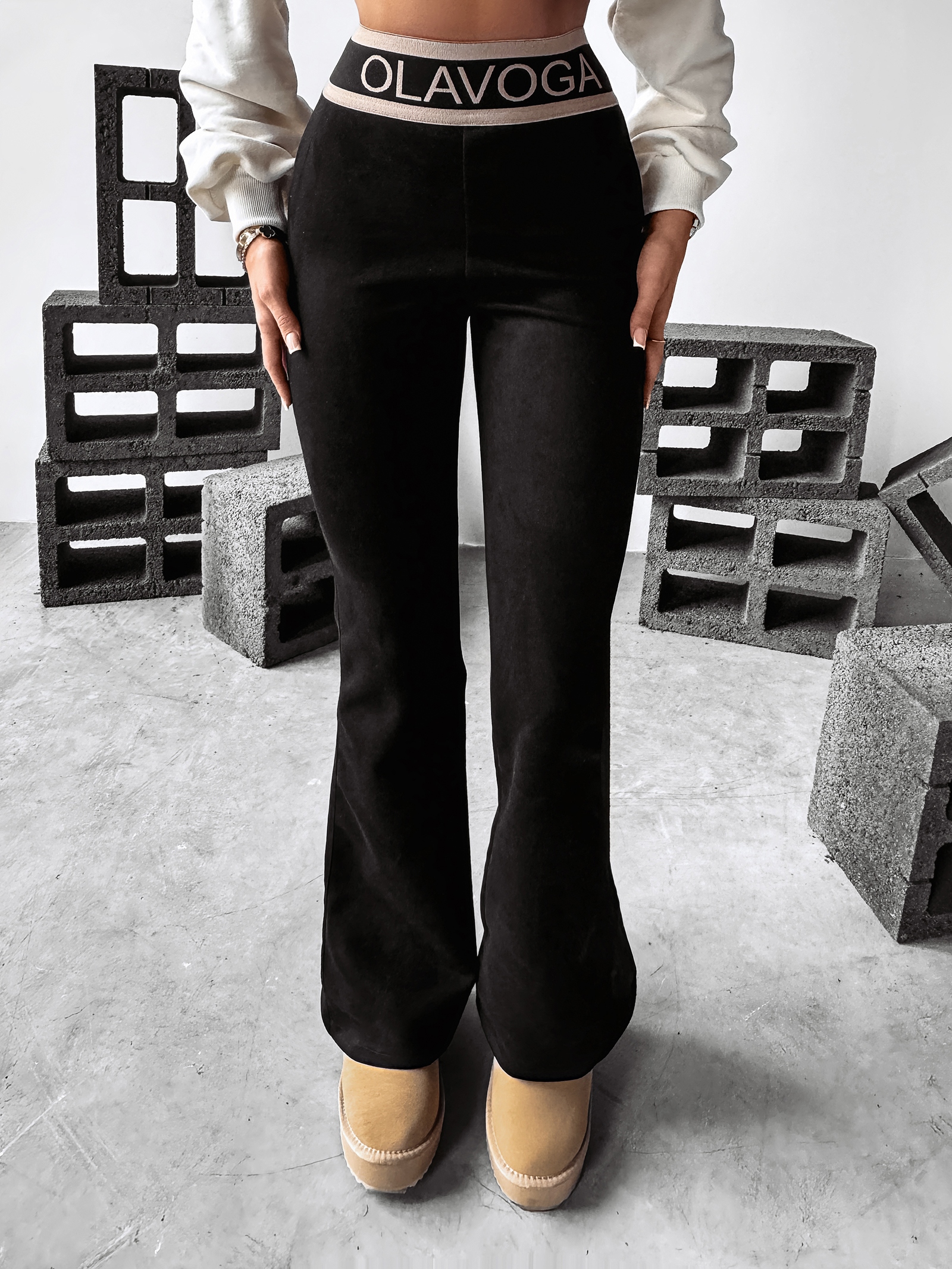 Spodnie dzwony z zamszu SEMIS OLAVOGA czarne