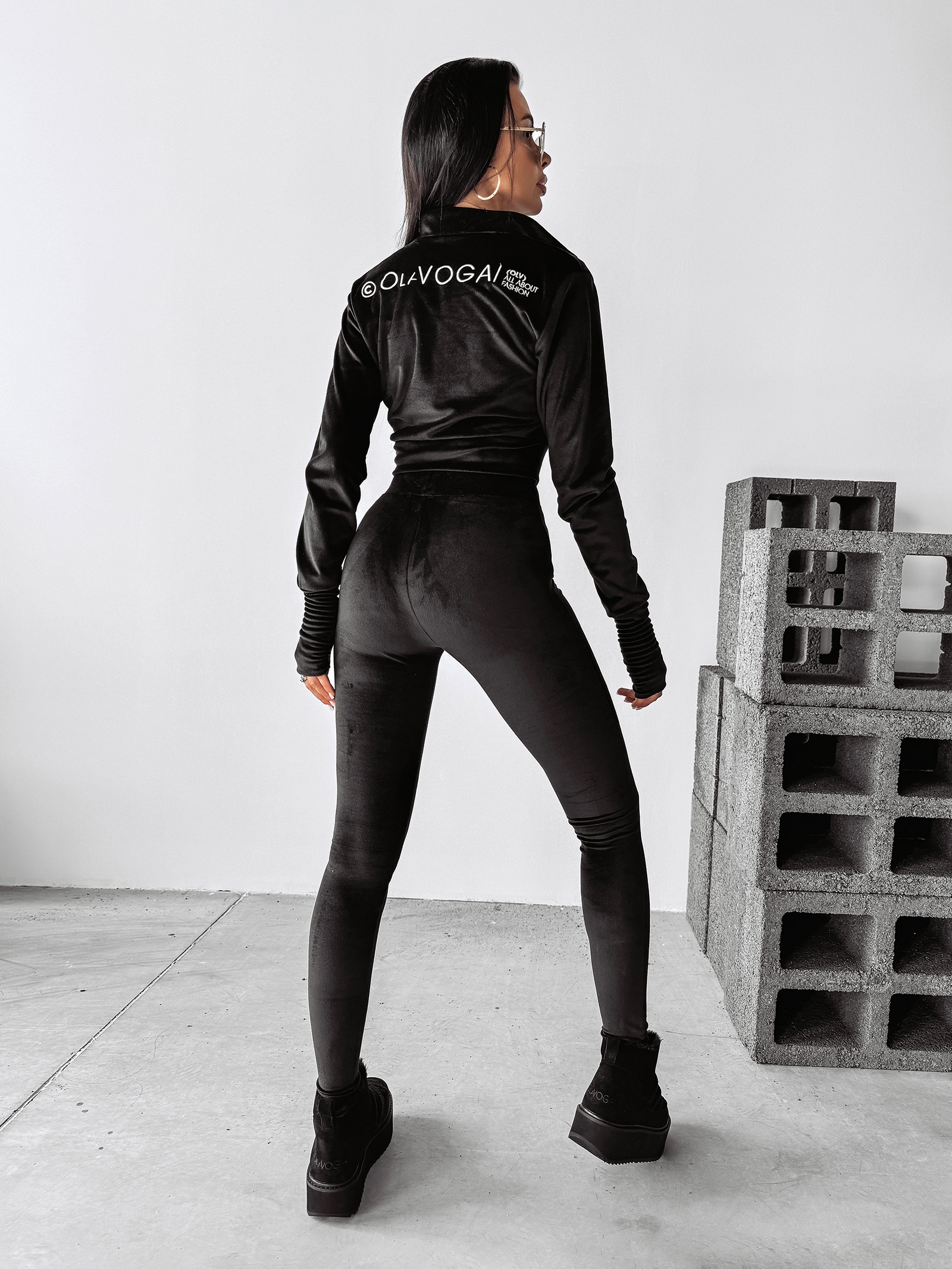 Komplet welurowy BRASKA OLAVOGA czarny Komplet welurowy BRASKA OLAVOGA czarny