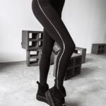 Legginsy elastyczne z logowaną gumą PATIA OLAVOGA czarne