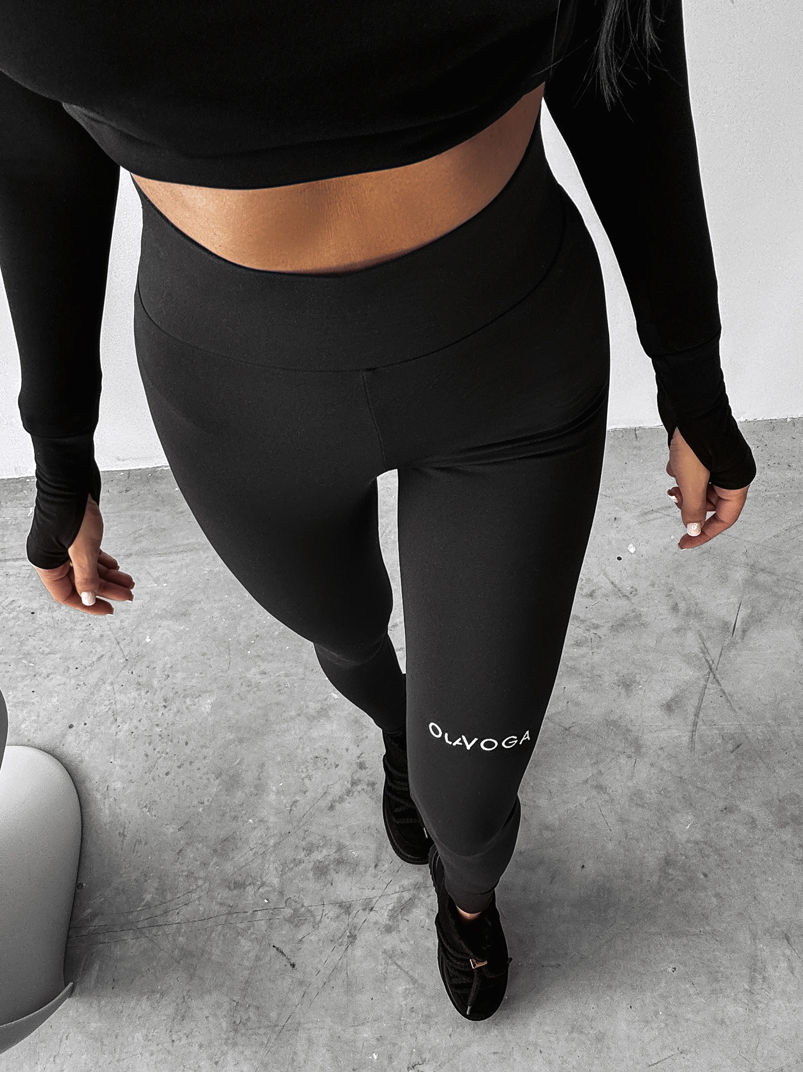 Legginsy modelująe ALISA OLAVOGA czarne