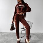 Komplet damski welurowy SAMETI OLAVOGA brązowy