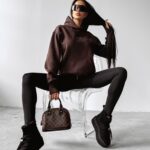 Bluza klasyczna hoodie GRACIA OLAVOGA brązowa