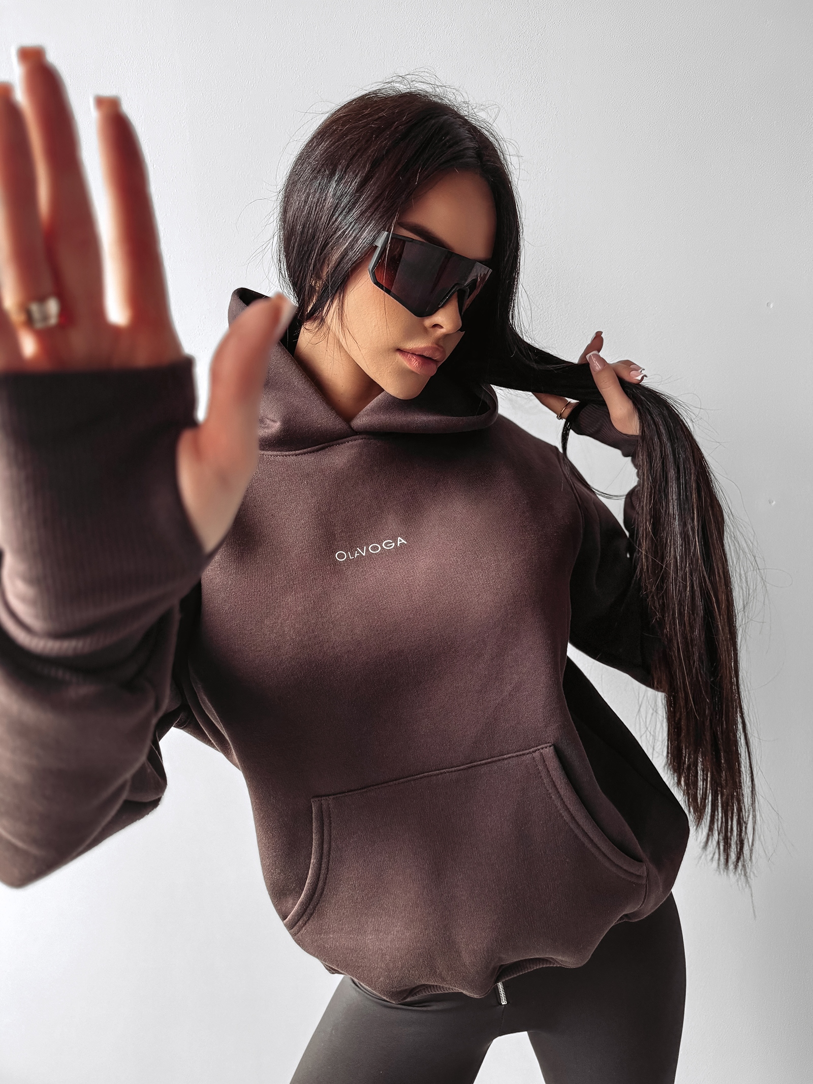 Bluza klasyczna hoodie GRACIA OLAVOGA brązowa