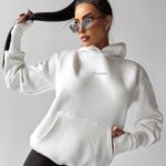 Bluza klasyczna hoodie GRACIA OLAVOGA ecru