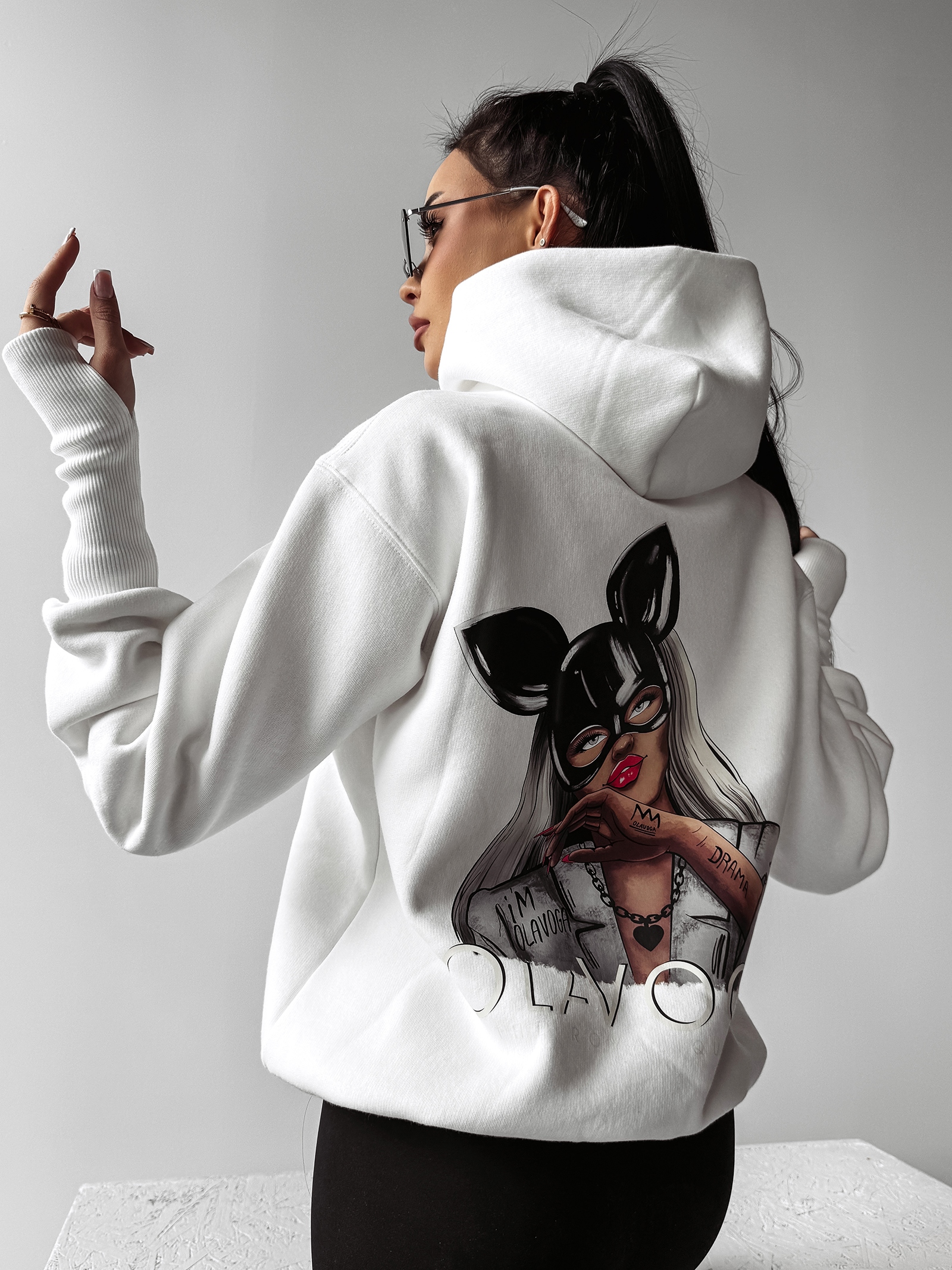 Bluza klasyczna hoodie GRACIA OLAVOGA ecru
