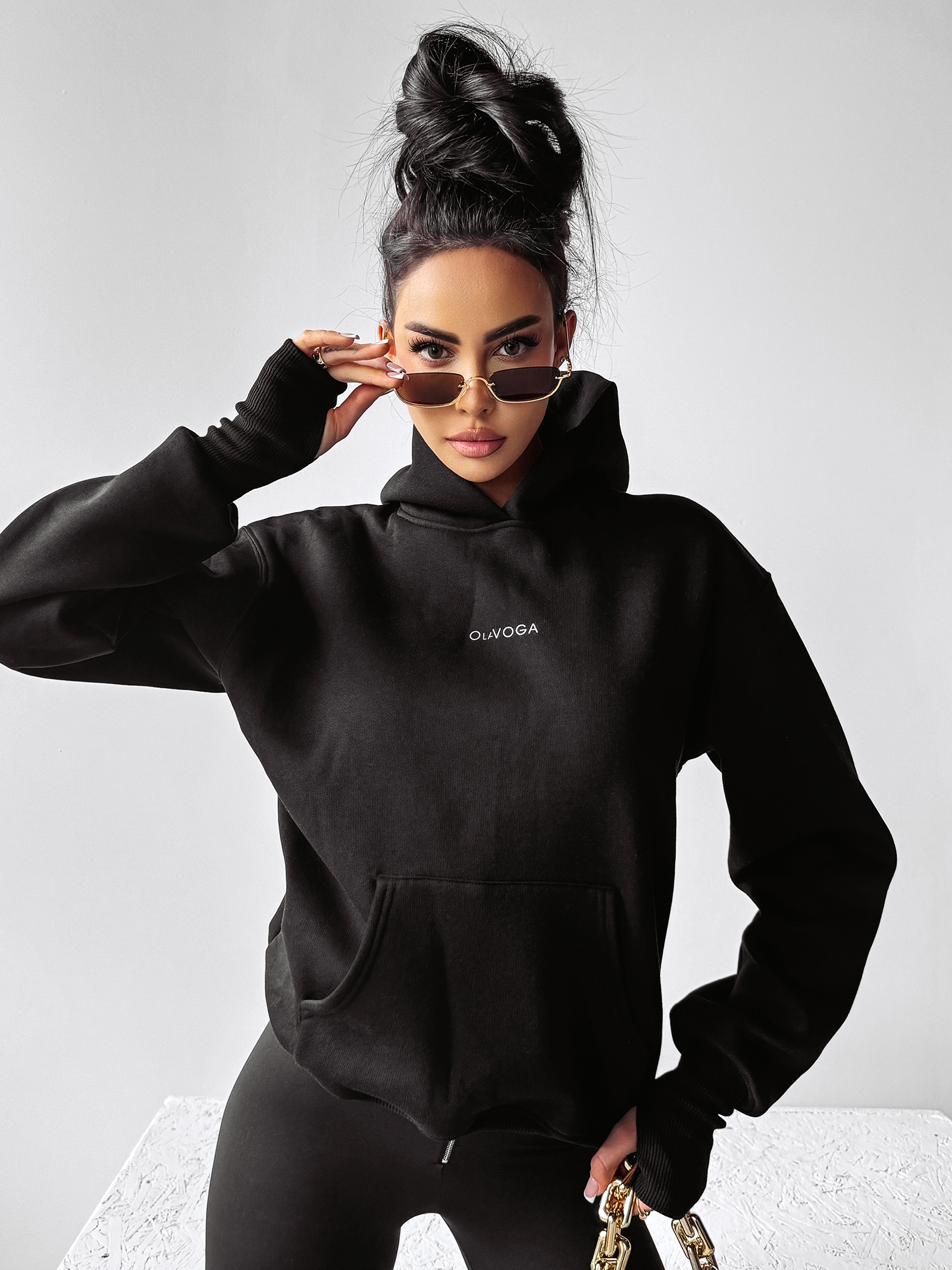 Bluza klasyczna hoodie GRACIA OLAVOGA czarna